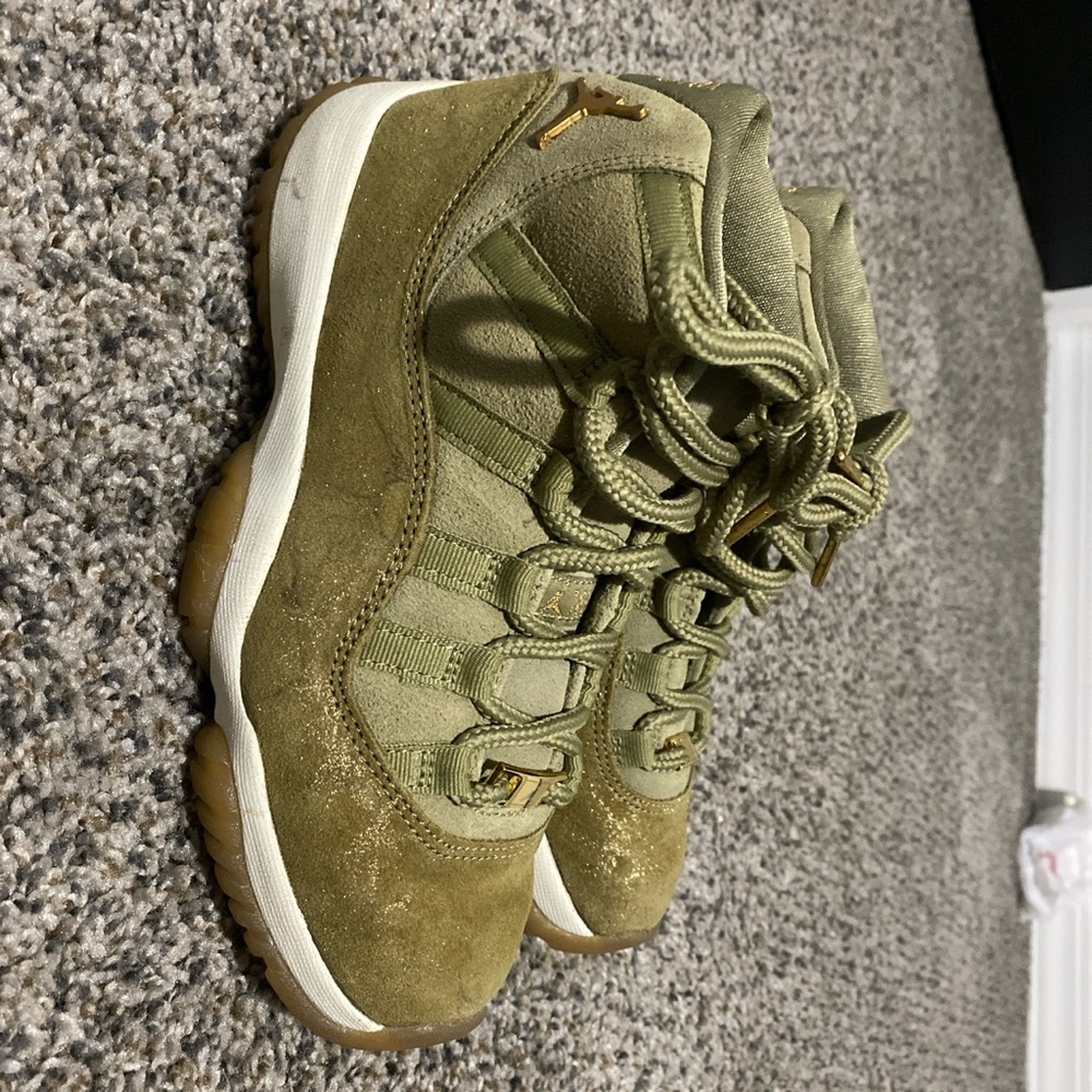 Jordan’s 11 retro neutral olive good condition dm for offer ms and question